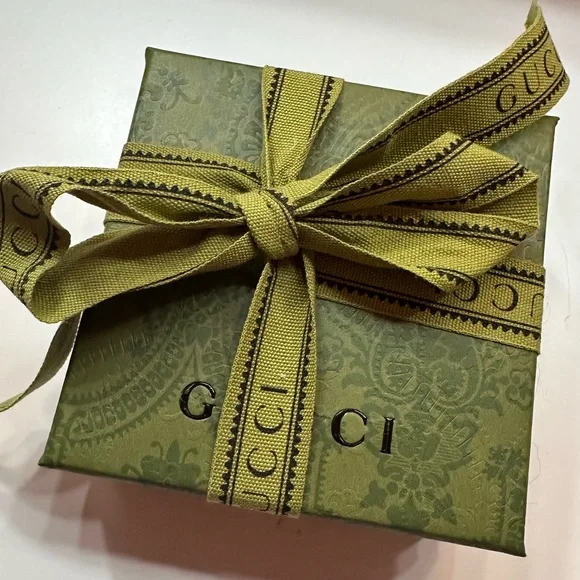 NIB Gucci Silver Logo Hoop Earrings - Picture 3 of 4